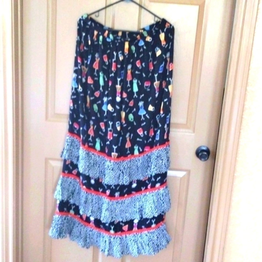 NWOT Ladies Maxi Skirt